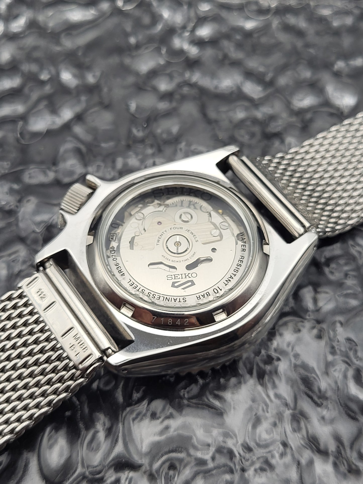 Seiko 5 - SRPD75K1 - 4R36-07G0 - Automaat - Mesh Band - Red Robin Watches