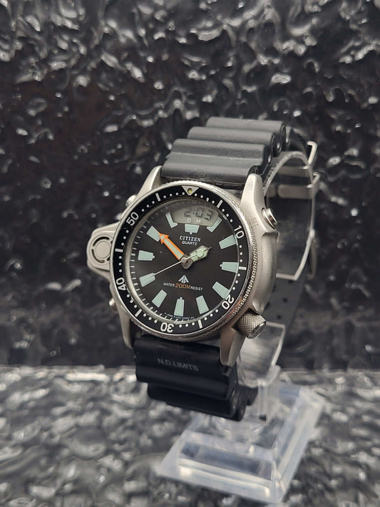 Citizen Promaster C020-086899 Y - Duiker Chronograaf - Multifunctioneel - Red Robin Watches