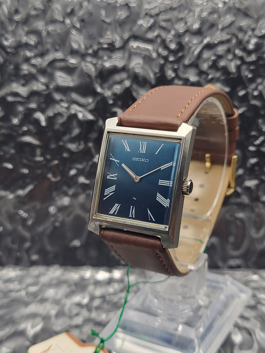 Seiko Chariot Tank - 2220-3031 - Blauwe Wijzerplaat - JDM Japan - Handwinder - Red Robin Watches