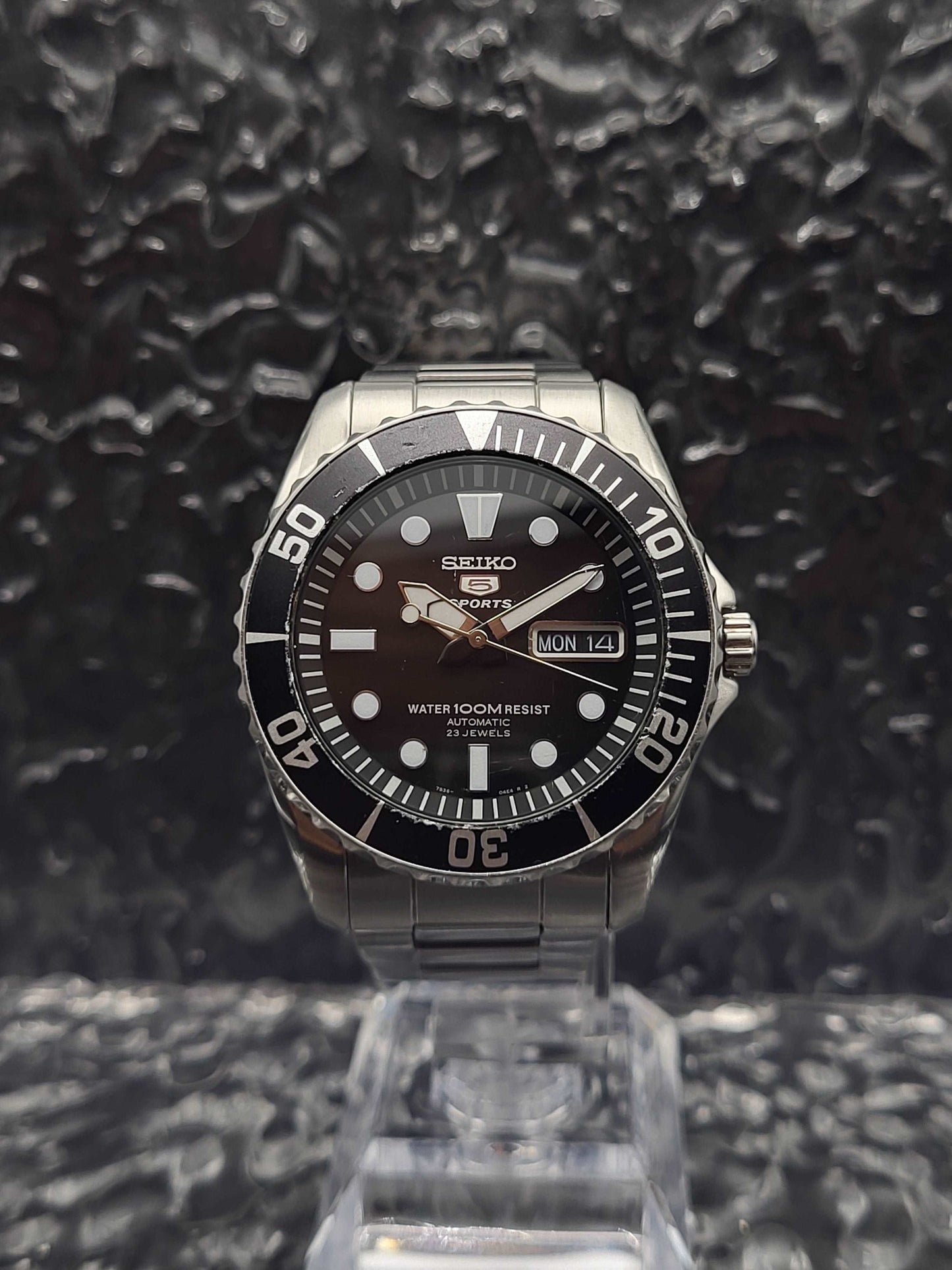 Seiko 5 Sports ‘Sea Urchin’ - Ref. SNZF17K1 - Automaat - 7S36-03C0 - Red Robin Watches