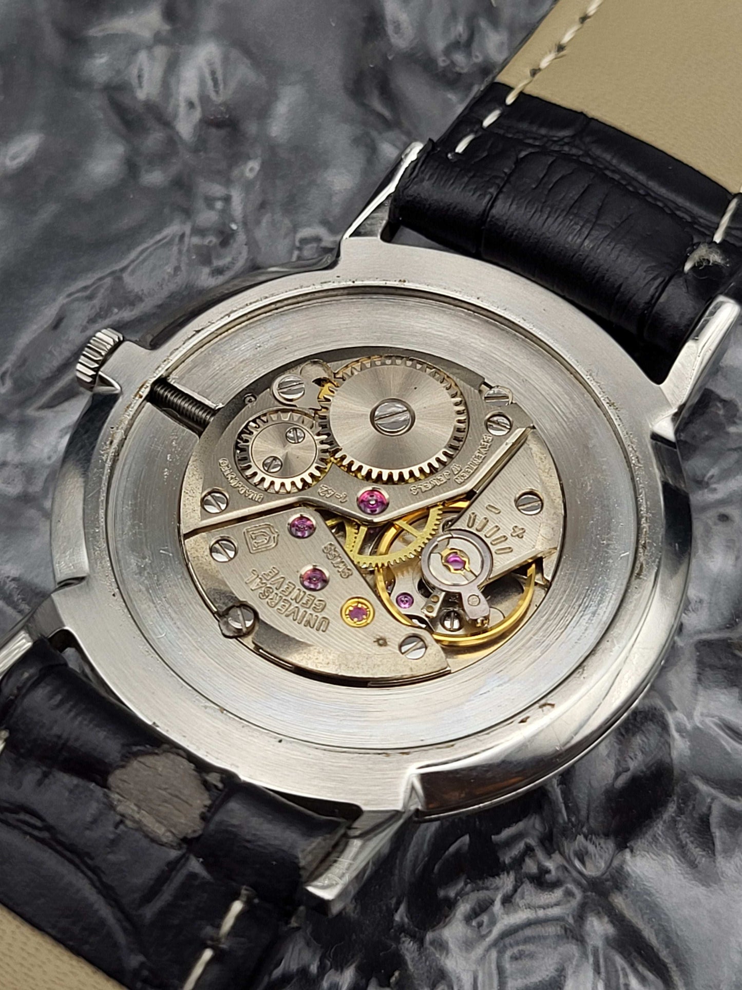 Universal Genève Ultra Thin - Ref. 842109 - Linen Dial - Manual
