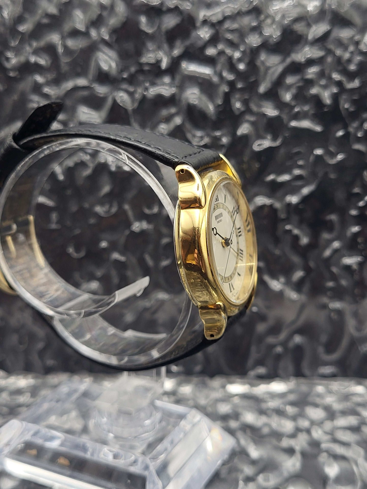 Seiko Nouveau Pointer Date - Ref. 6F25-6000 - Quartz