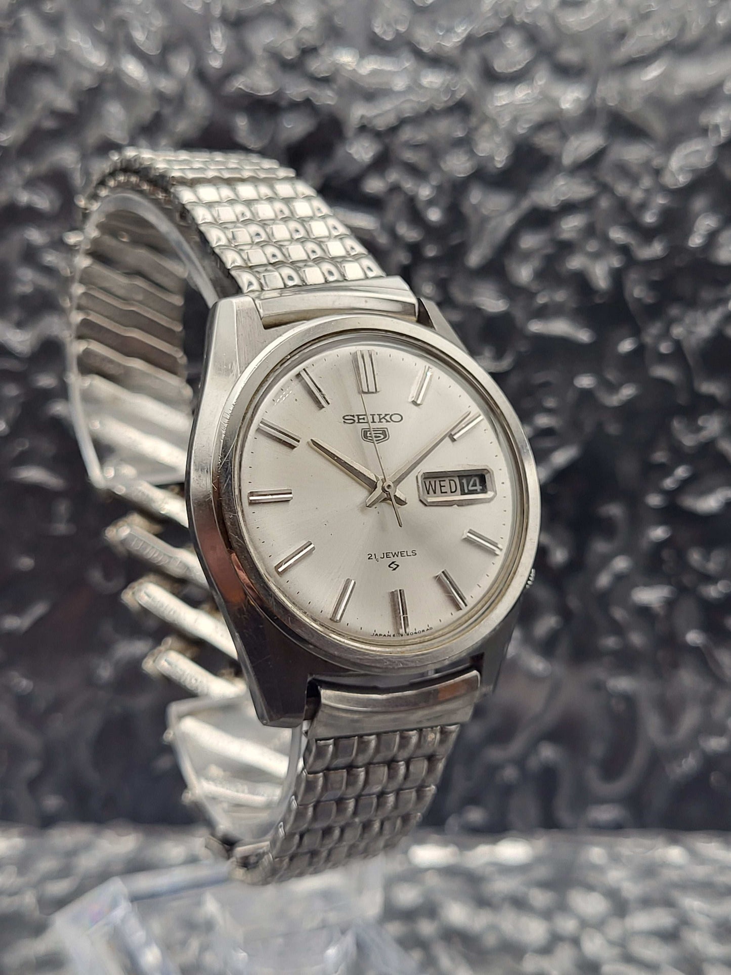 Seiko 5 - Ref. 6119-8040 - Dag Datum - Zilveren Sunburst