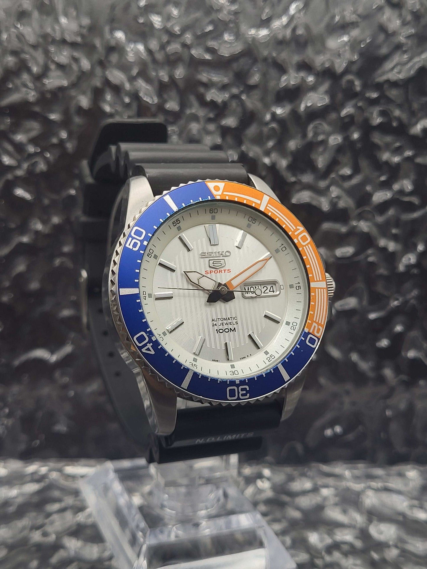 Seiko 5 Sports - Ref. SRP549K1 - Automatic - Day Date - SRP549