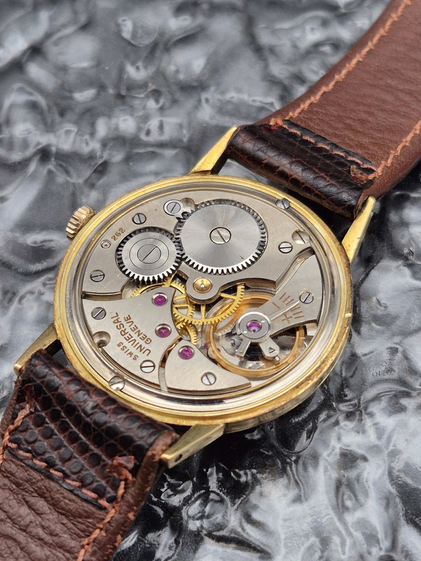 Universal Geneve Solid Gold Calatrava 18k 750 Cal. 262 Subdial Raised Markers - Red Robin Watches