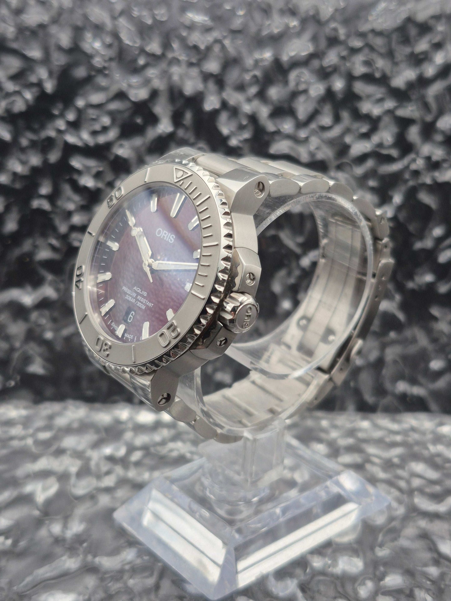 Oris Aquis 'Cherry' Ref. 01 733 7766 4158 Full Set 41.5mm - Red Robin Watches