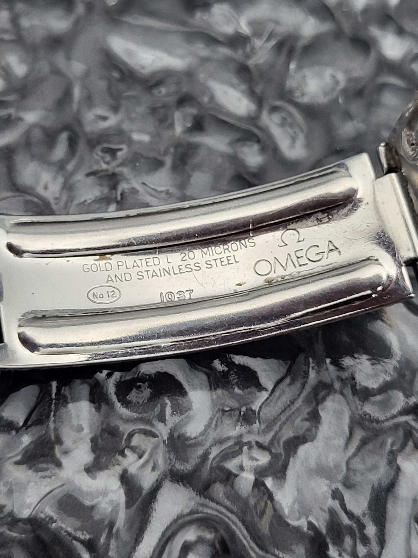 Omega - Ref. 131.004 - Cal. 600 - Manual - Zilveren Wijzerplaat - Goudkleurig - Red Robin Watches