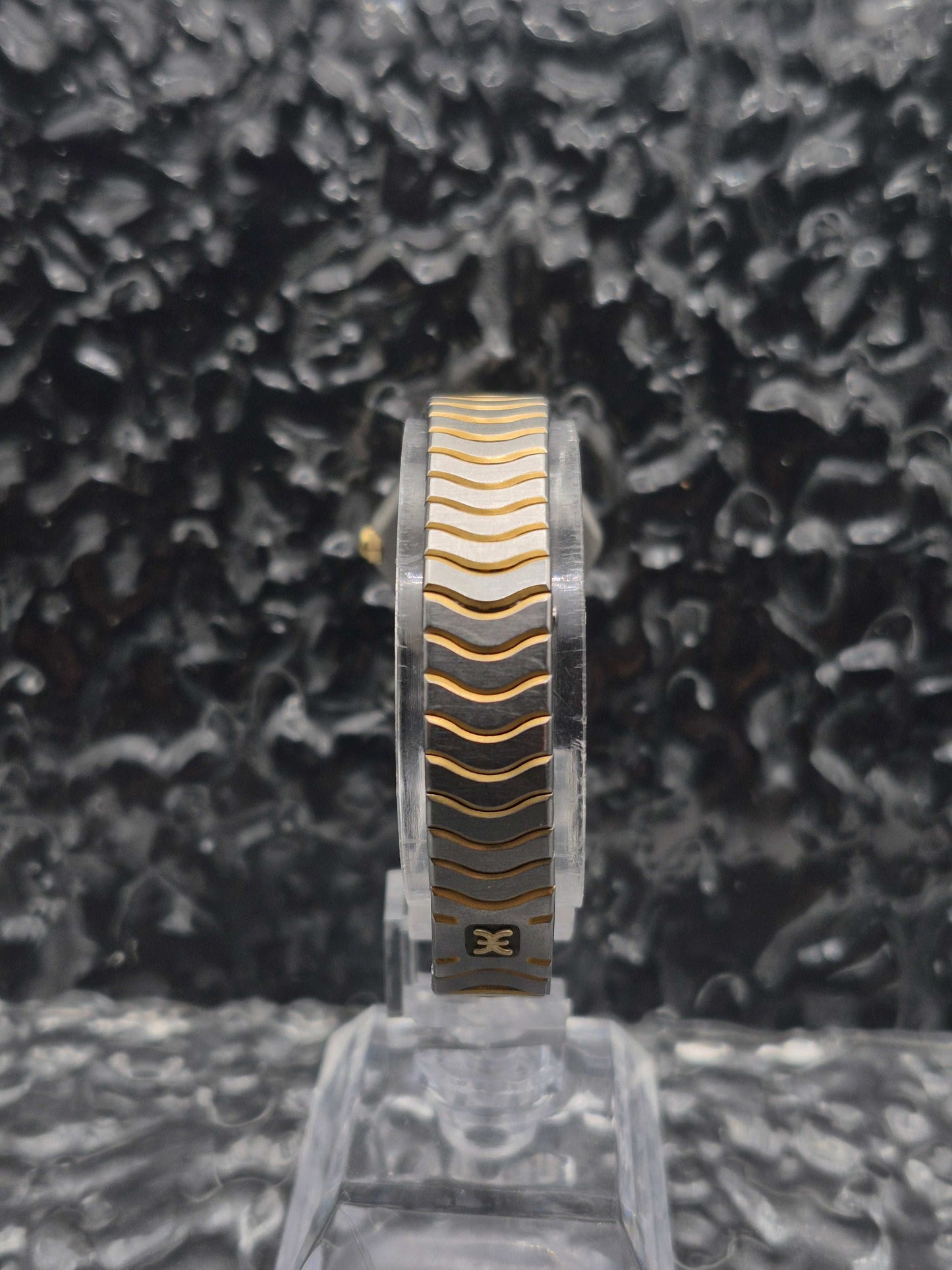 Ebel Classic Wave Ref. 1057901 Quartz Gold Bezel Black Dial