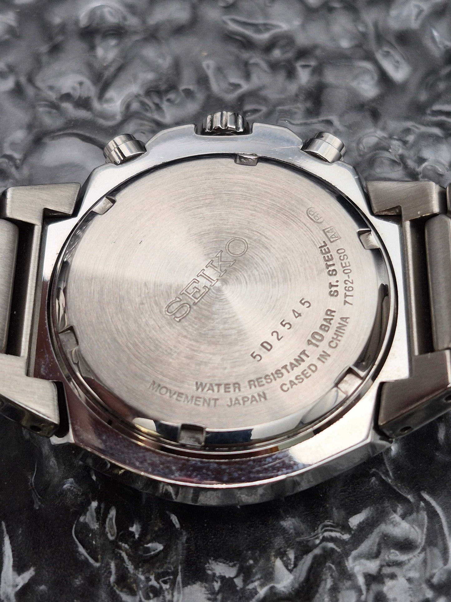 Seiko Quartz Chronograph Ref. 7T62-0ES0 White Dial - Red Robin Watches