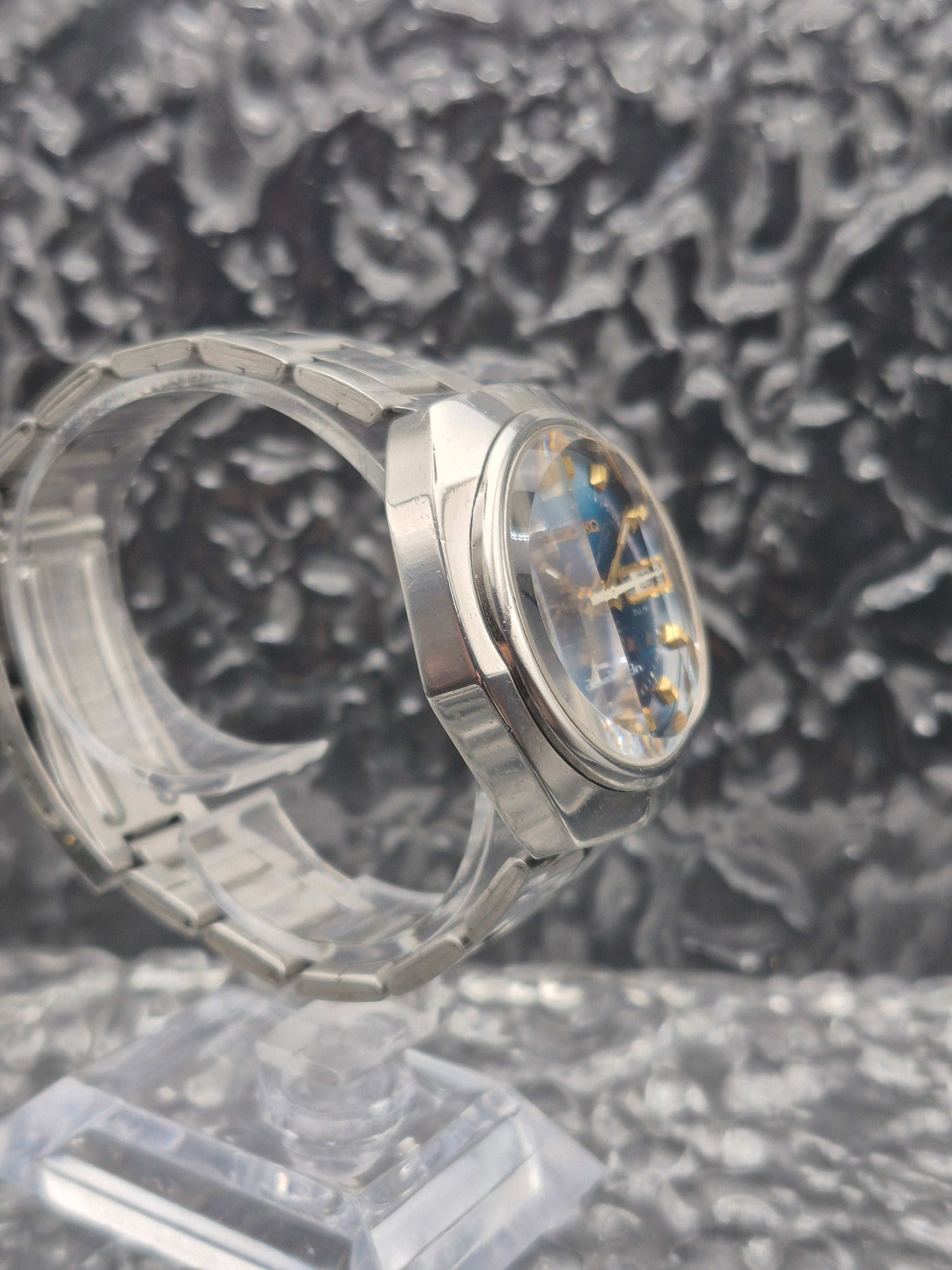 Seiko Advan Ref. 7019-7240 Facet Crystal Kanji Blue Dial