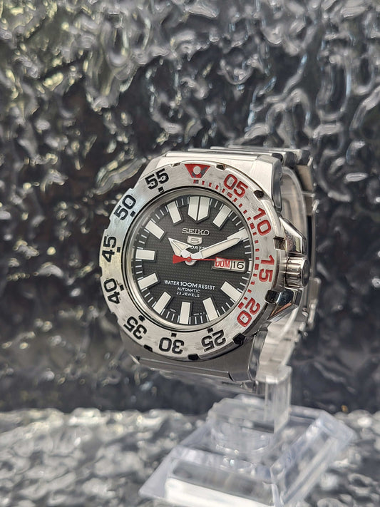 Seiko 5 Sports - Ref. 7S36-03D0 - SNZF47 - Baby Monster - Automatic - Day Date