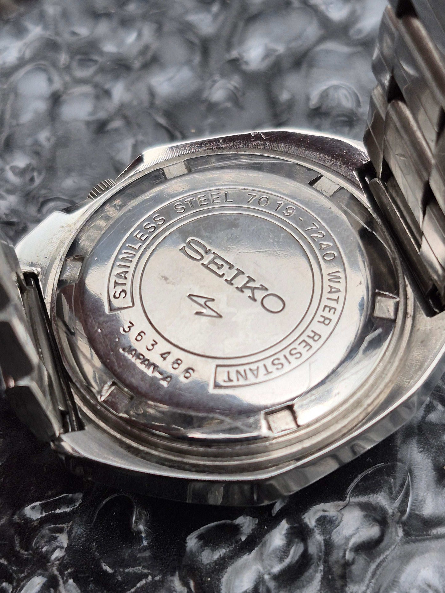 Seiko Advan Ref. 7019-7240 Facet Crystal Kanji Blue Dial