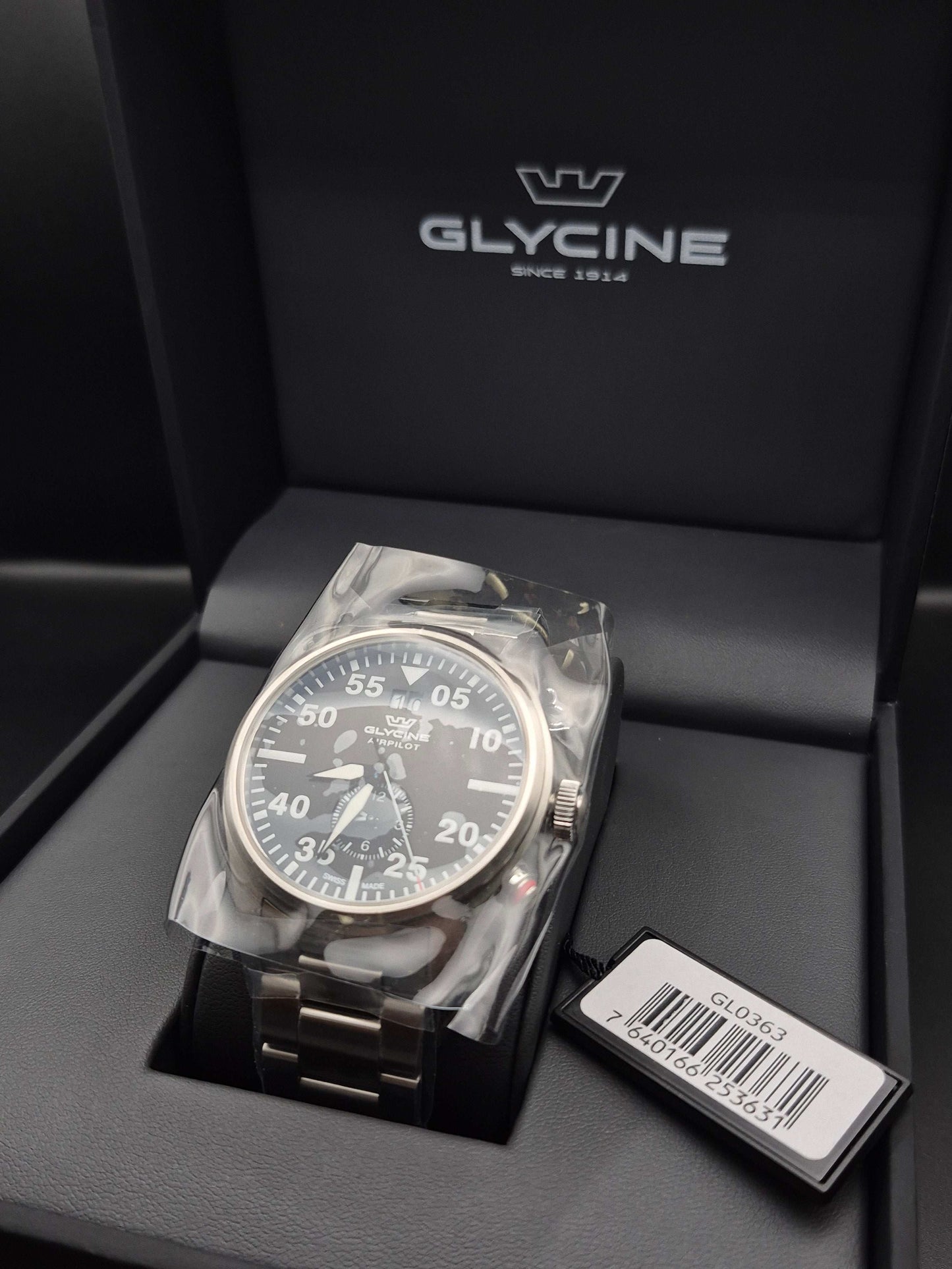 Glycine Airpilot Ref. GL0363 Full Set Brand New Black Dial Quartz - Red Robin Watches