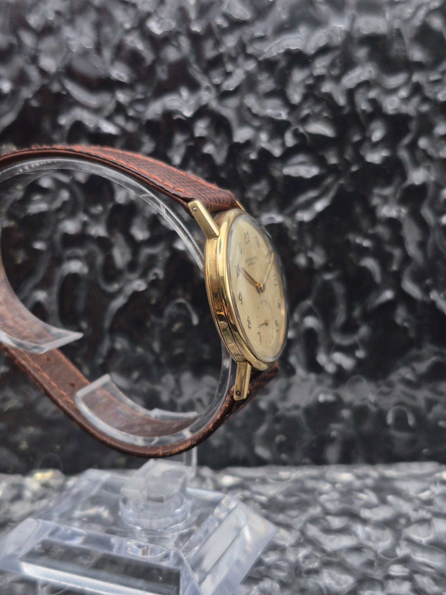 Universal Geneve Solid Gold Calatrava 18k 750 Cal. 262 Subdial Raised Markers - Red Robin Watches