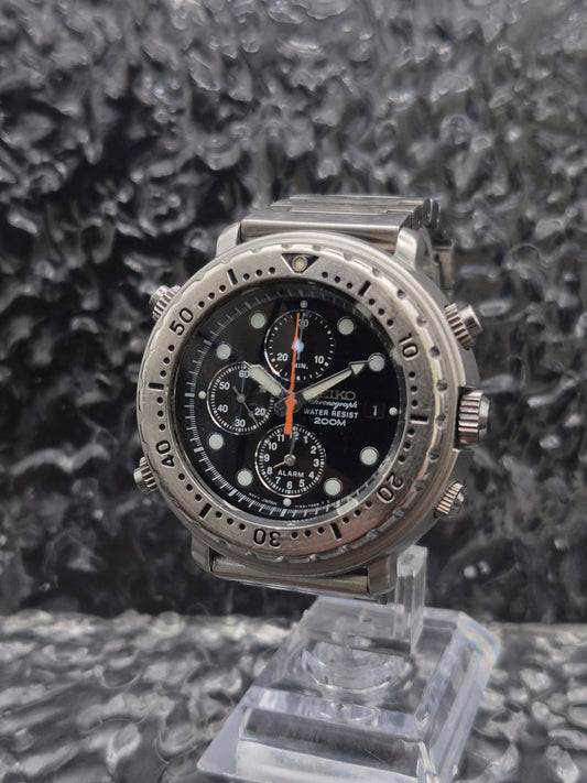 Seiko 'Italian Tuna' Ref. Y182-7C20 Quartz Chronograph Black Dial - Red Robin Watches