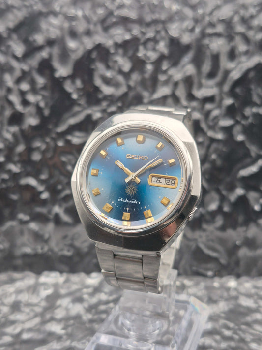 Seiko Advan Ref. 7019-7240 Facet Crystal Kanji Blue Dial