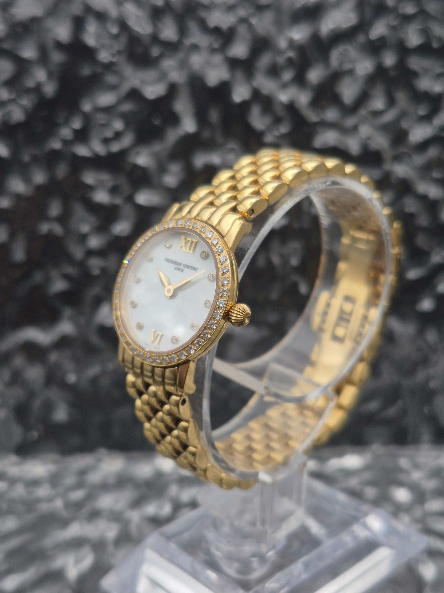 Frederique Constant Slimline Ref. FC200/235XS5/6 Quartz Diamond Bezel MOP Dial