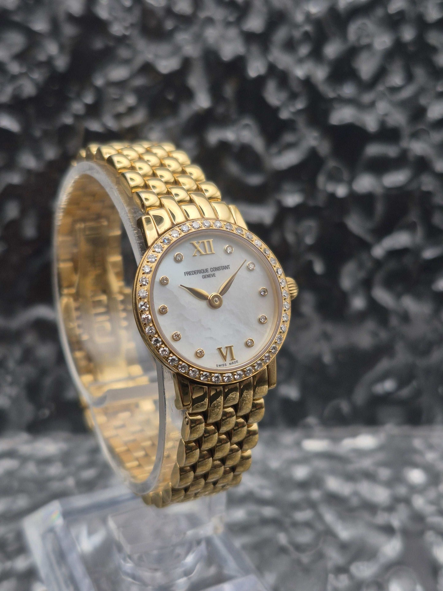 Frederique Constant Slimline Ref. FC200/235XS5/6 Quartz Diamond Bezel MOP Dial