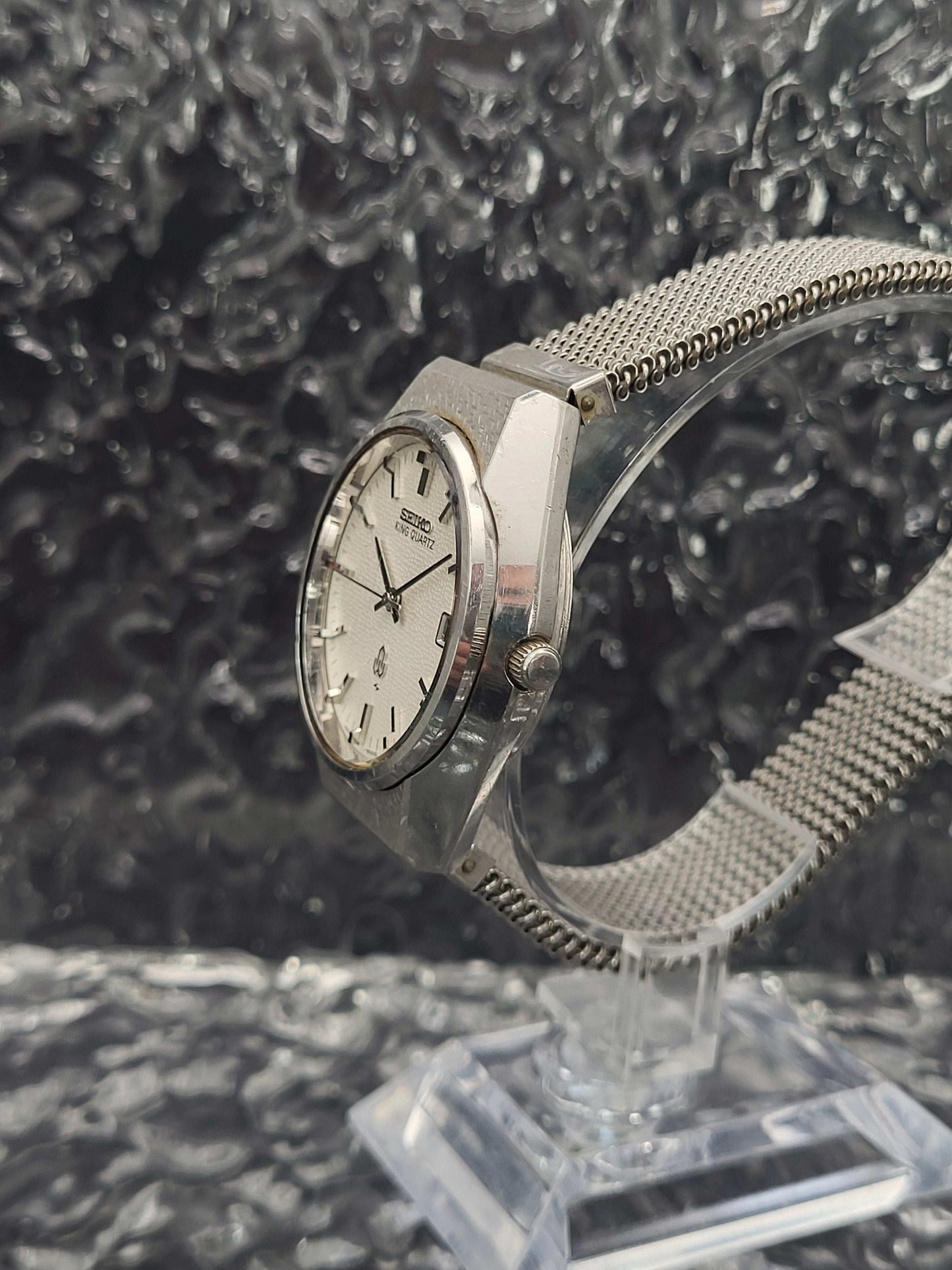 Seiko King Quartz - Ref. 0852-8025 - Textuur Kast en Wijzerplaat - Red Robin Watches