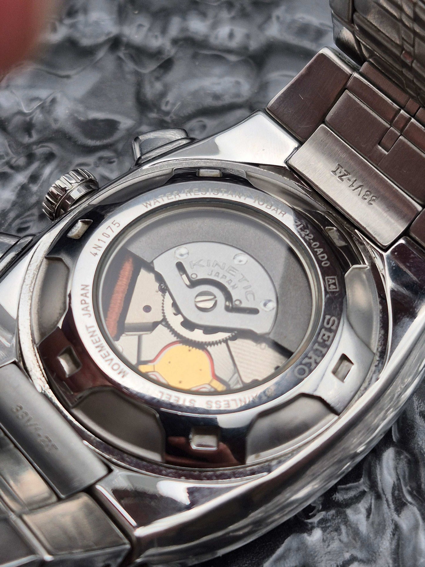 Seiko Kinetic Chronograph Ref. SNL015P1 - 7L22-0AD0 - Extra Original Strap! - Red Robin Watches