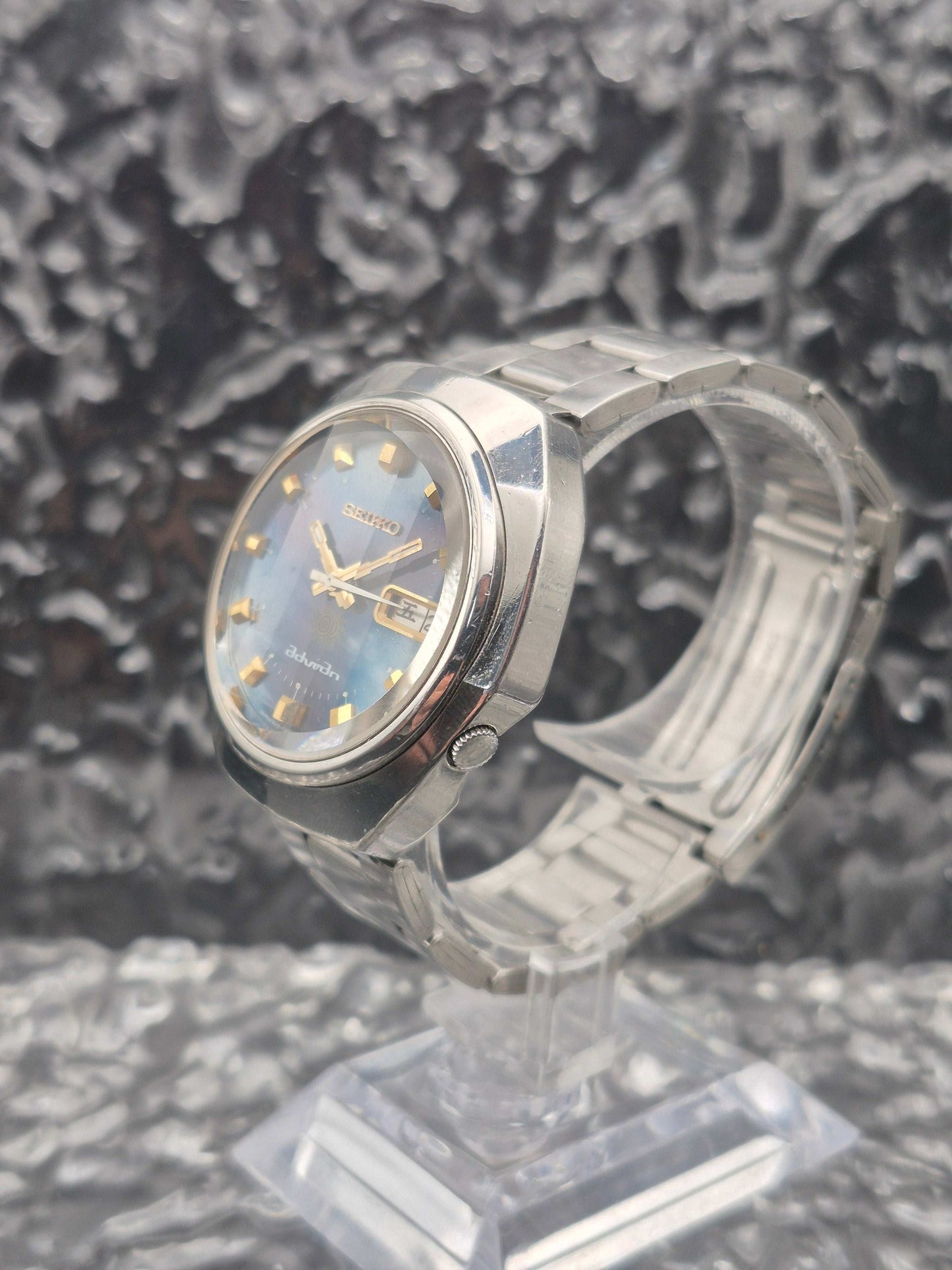 Seiko Advan Ref. 7019-7240 Facet Crystal Kanji Blue Dial