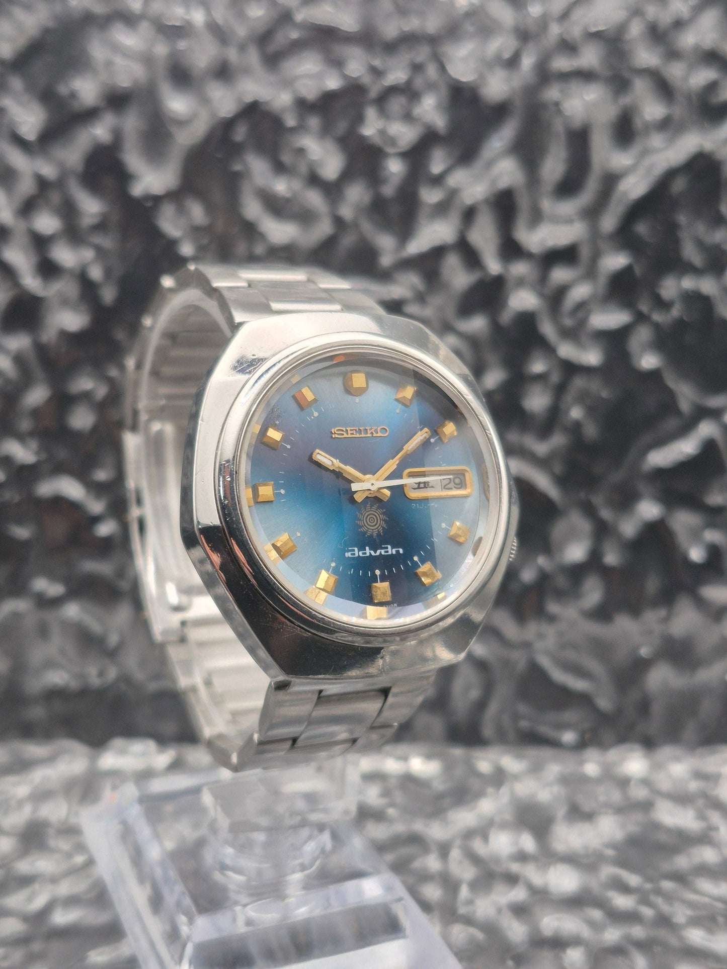 Seiko Advan Ref. 7019-7240 Facet Crystal Kanji Blue Dial