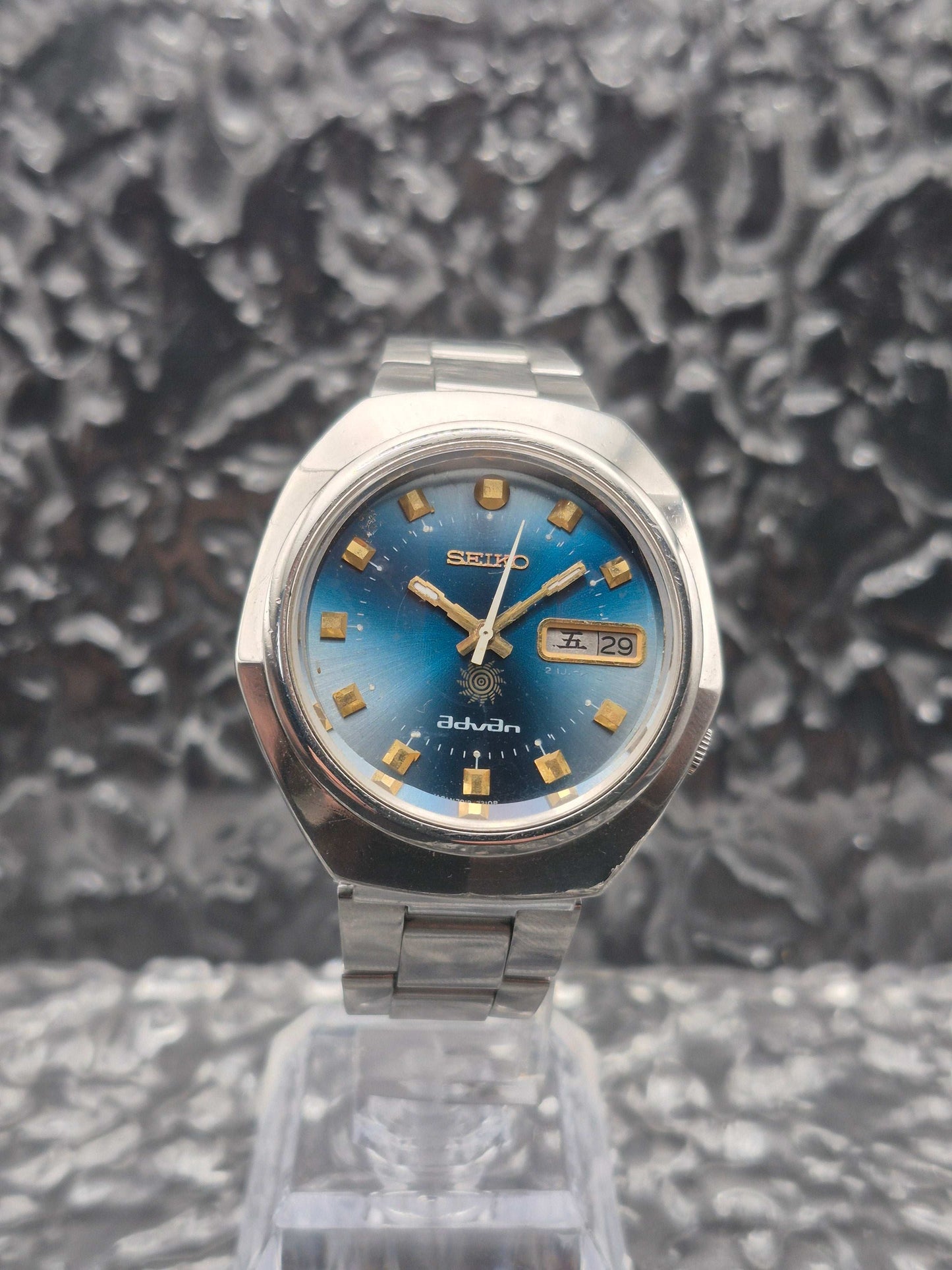 Seiko Advan Ref. 7019-7240 Facet Crystal Kanji Blue Dial