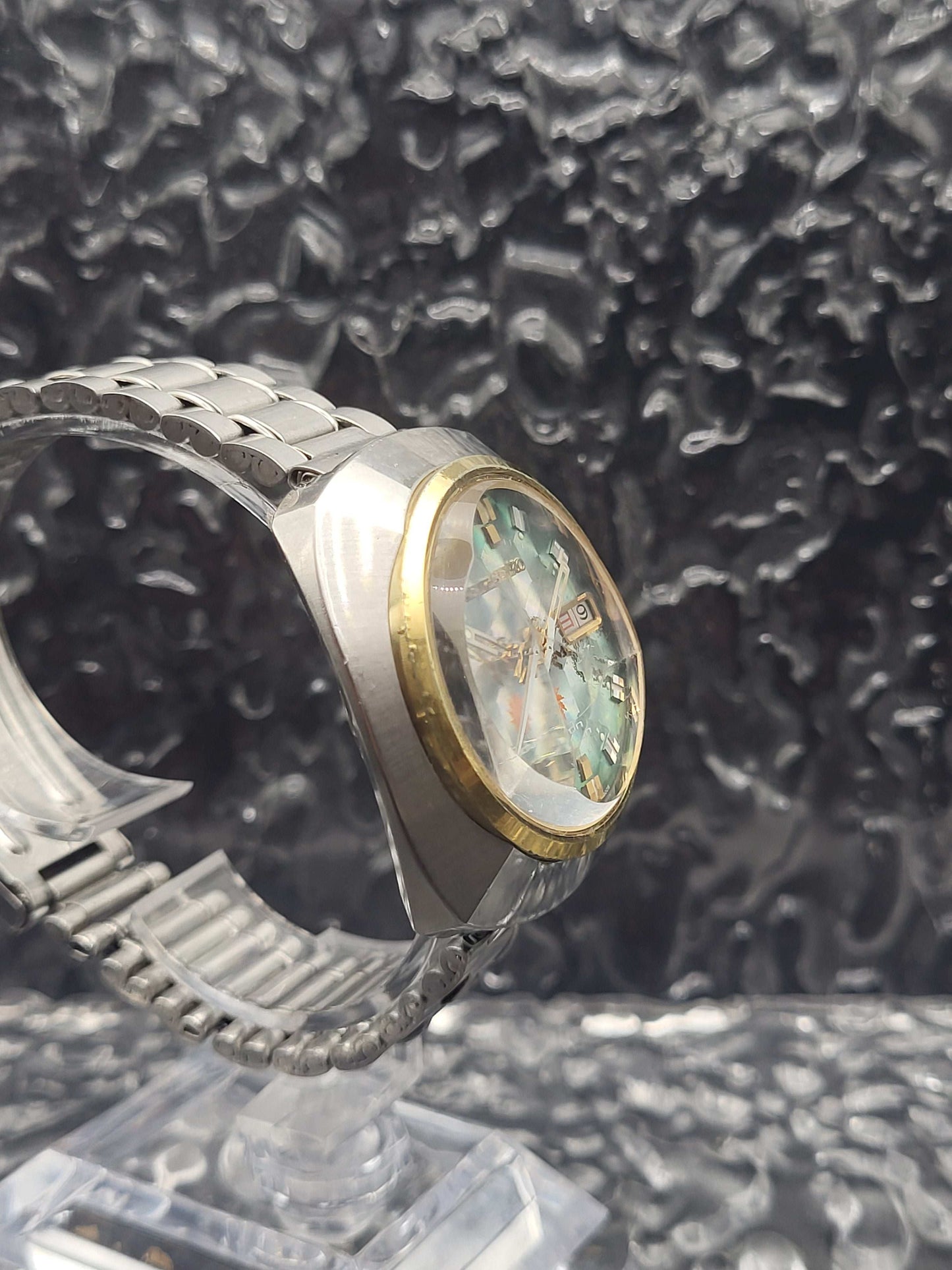 Seiko Advan - Ref. 7019-7230 - Rainbow Holo - Kanji