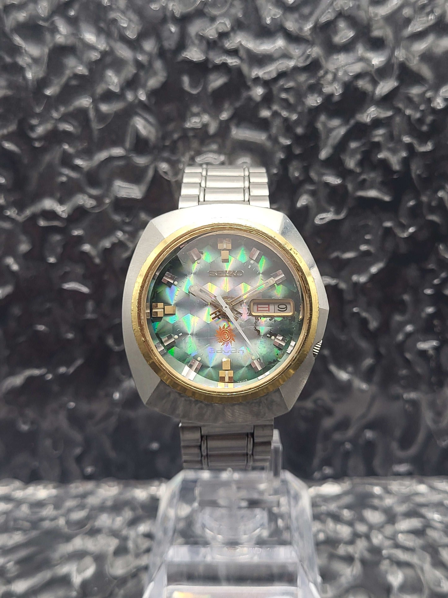 Seiko Advan - Ref. 7019-7230 - Rainbow Holo - Kanji
