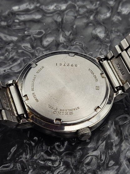 Seiko V732-0N70 Quartz - Minimalistisch - Datum - Red Robin Watches