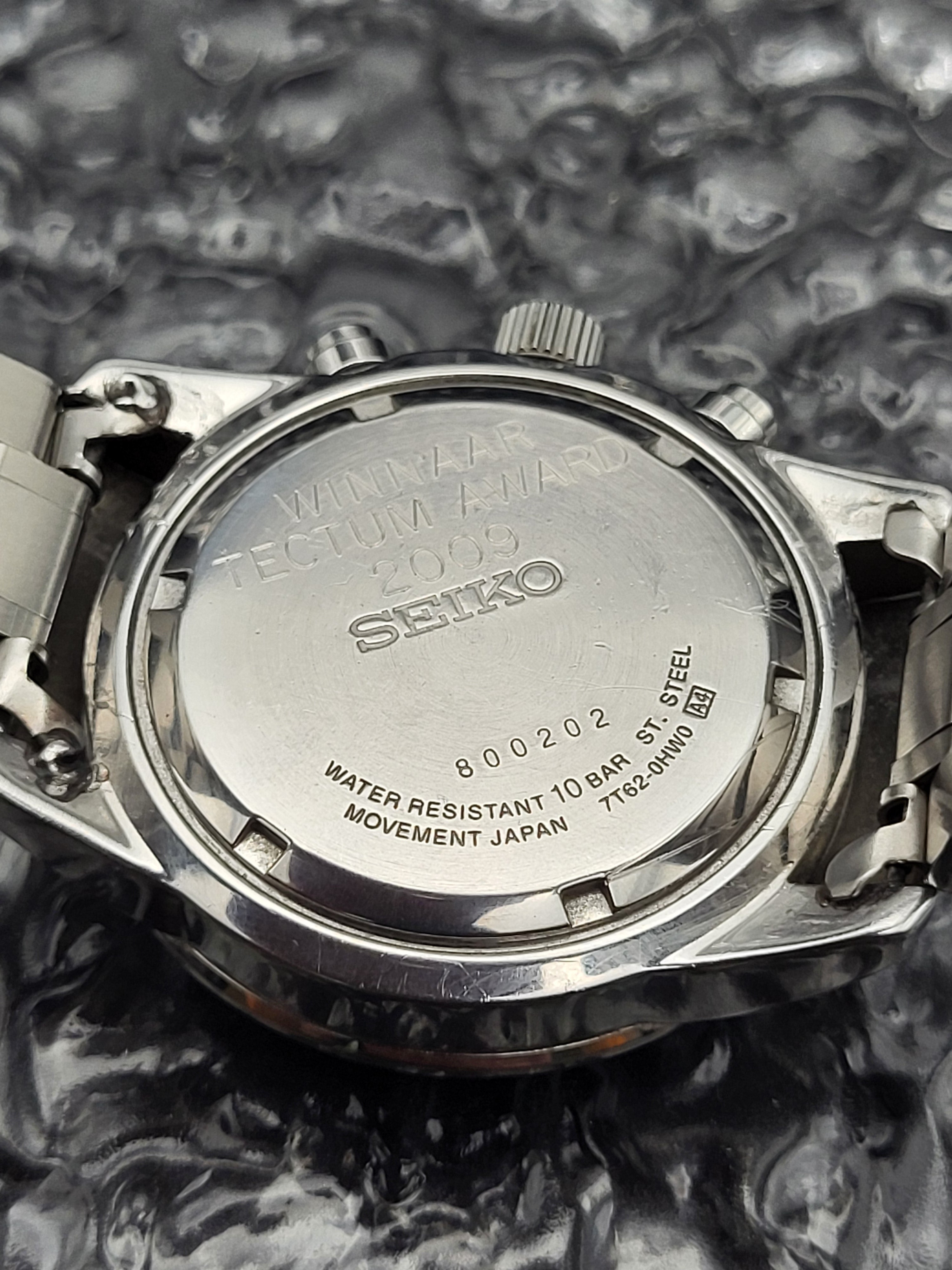 Seiko 7T62-0HW0 Chronograph - Quartz - Alarm Date | Red