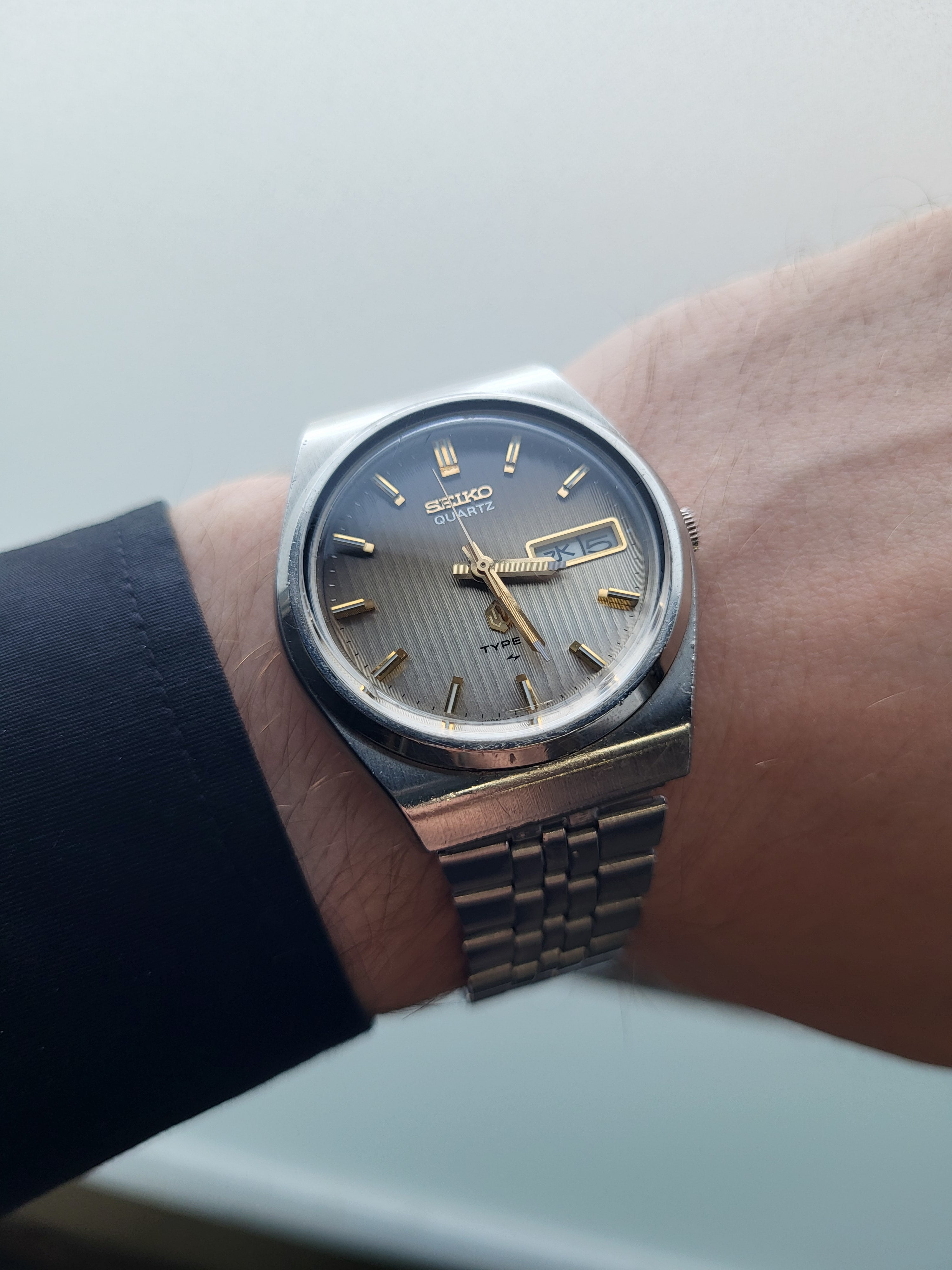 Seiko Type II - 4623-8030 - JDM Day Date - Sunburst – Red Robin