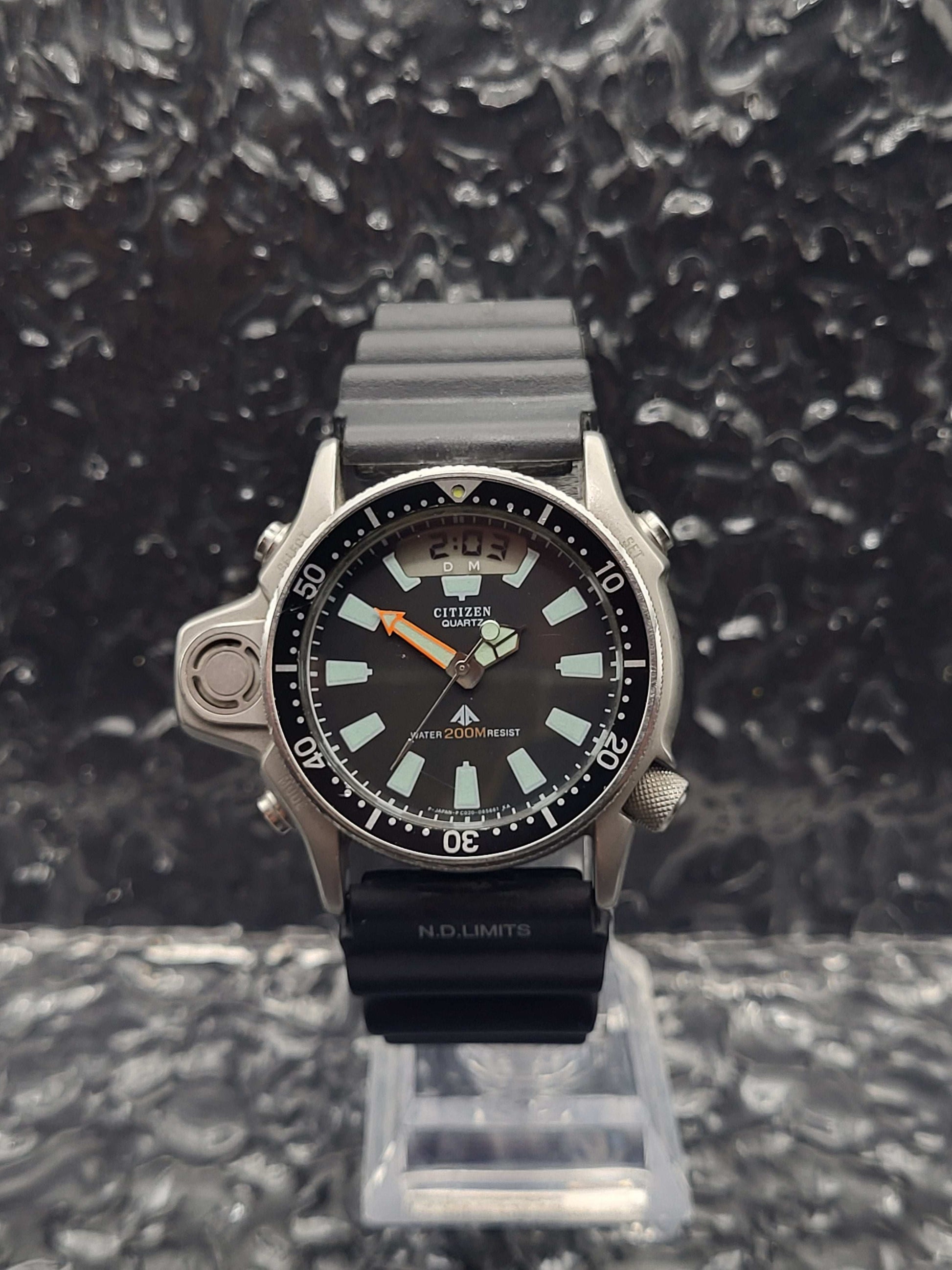 Citizen Promaster C020-086899 Y - Duiker Chronograaf - Multifunctioneel - Red Robin Watches
