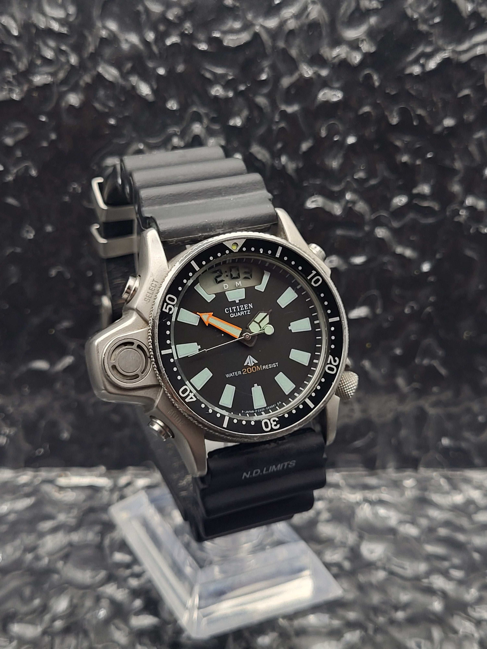 Citizen Promaster C020-086899 Y - Duiker Chronograaf - Multifunctioneel - Red Robin Watches
