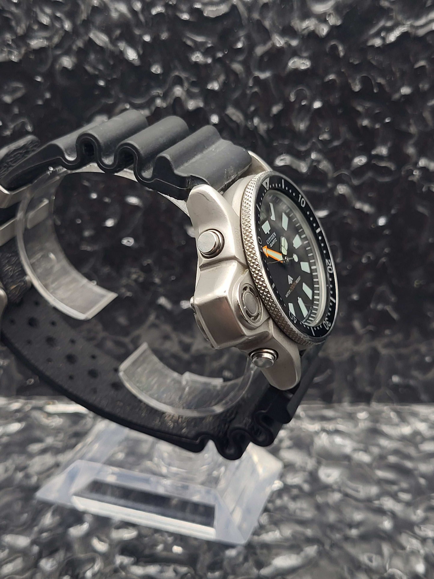 Citizen Promaster C020-086899 Y - Duiker Chronograaf - Multifunctioneel - Red Robin Watches