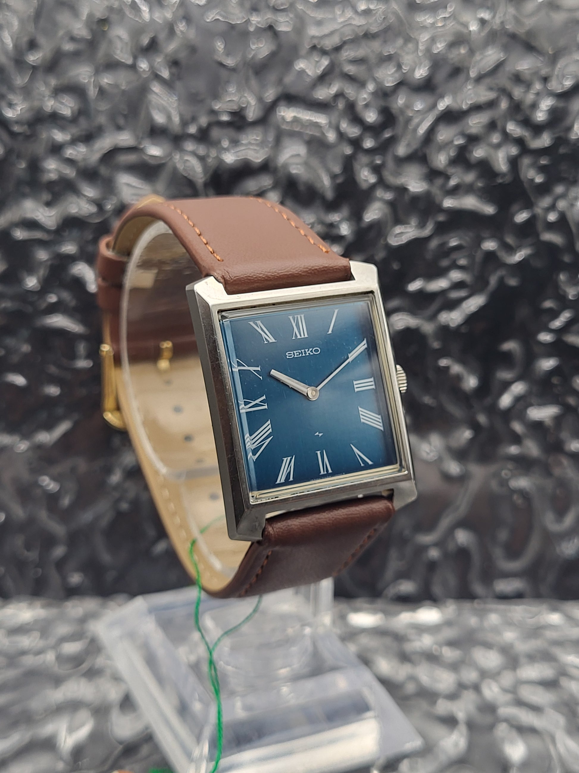 Seiko Chariot Tank - 2220-3031 - Blauwe Wijzerplaat - JDM Japan - Handwinder - Red Robin Watches
