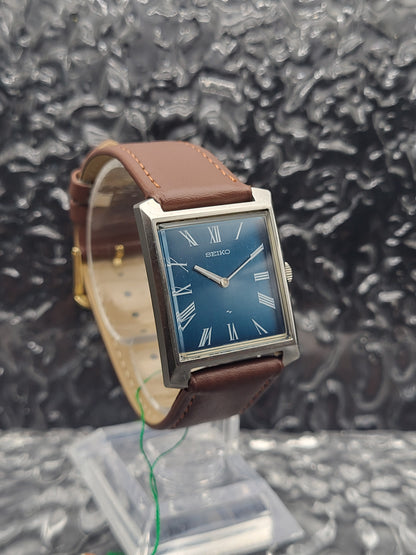 Seiko Chariot Tank - 2220-3031 - Blauwe Wijzerplaat - JDM Japan - Handwinder - Red Robin Watches