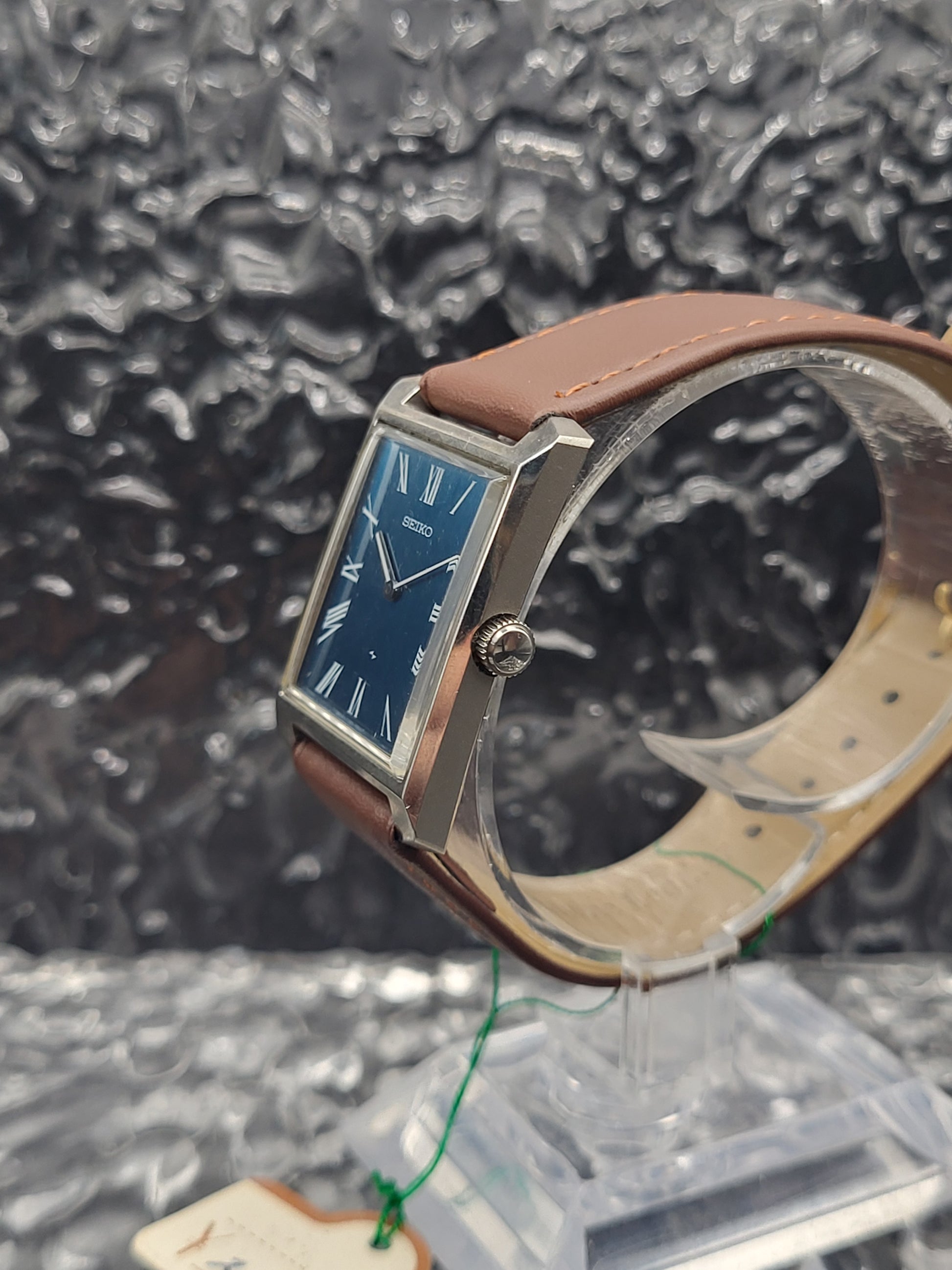 Seiko Chariot Tank - 2220-3031 - Blauwe Wijzerplaat - JDM Japan - Handwinder - Red Robin Watches