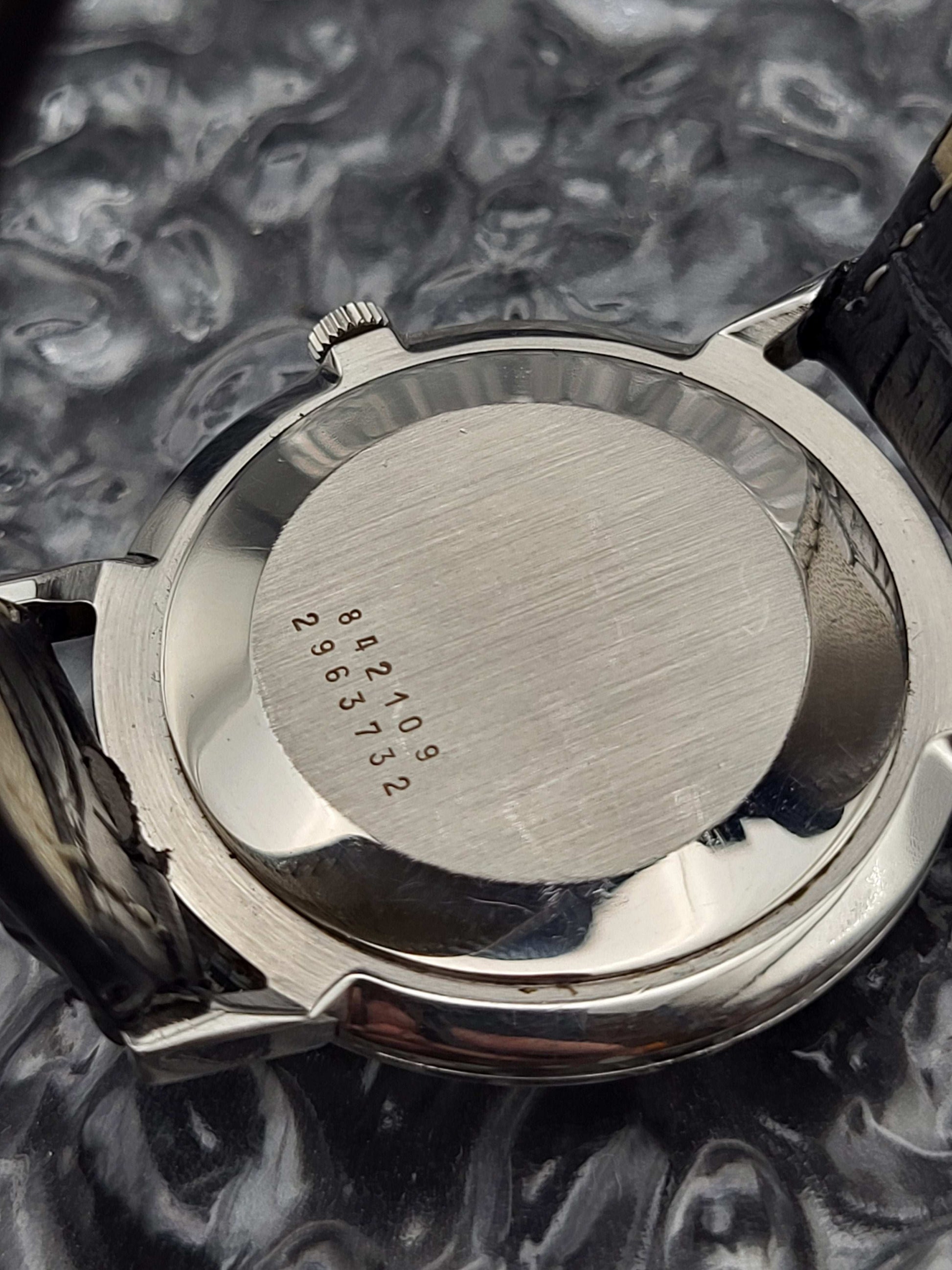 Universal Genève Ultra Thin - Ref. 842109 - Linen Dial - Manual