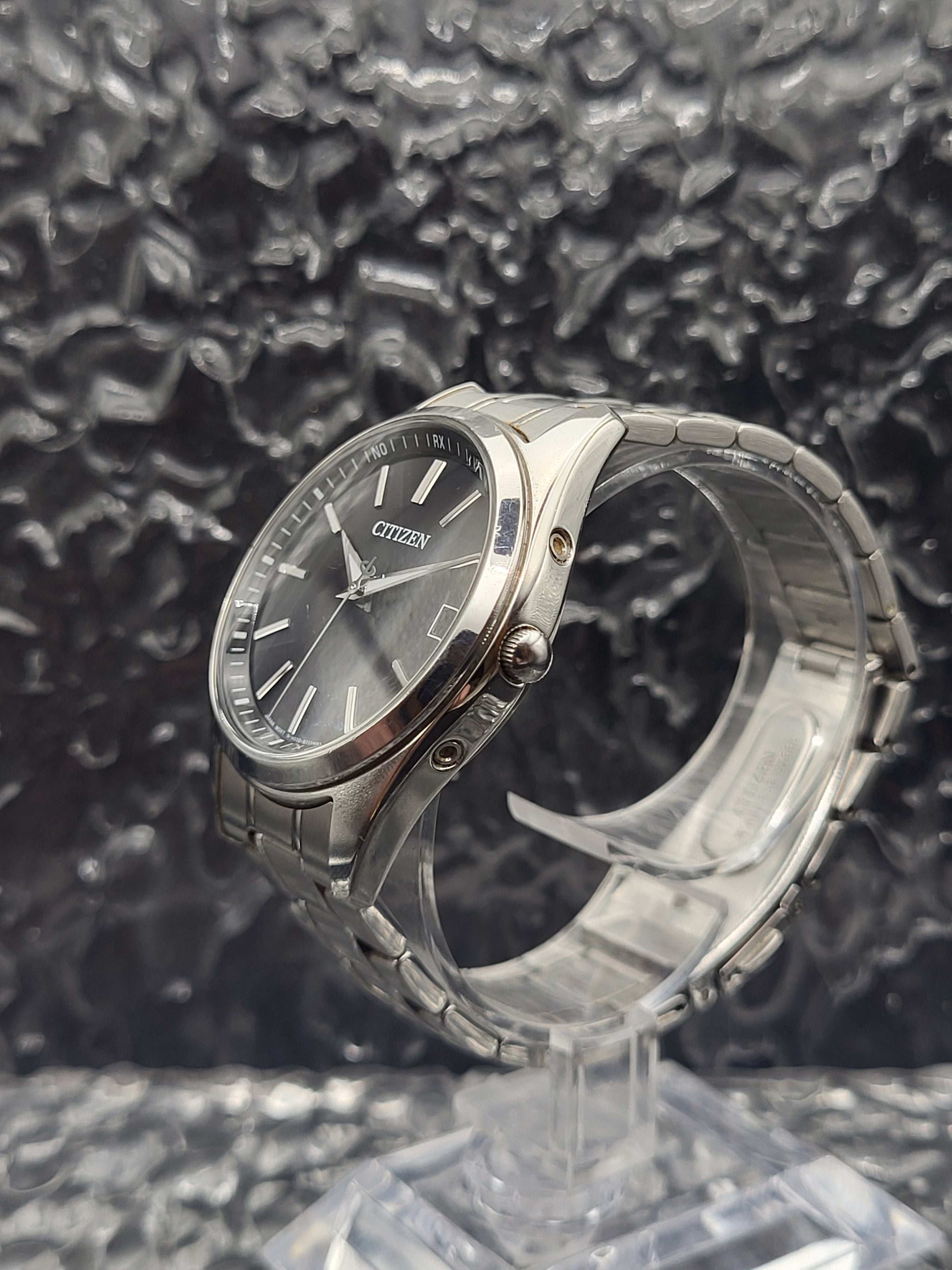 Citizen Eco-Drive Solar - Ref. H110-S077486 - Datum - JDM