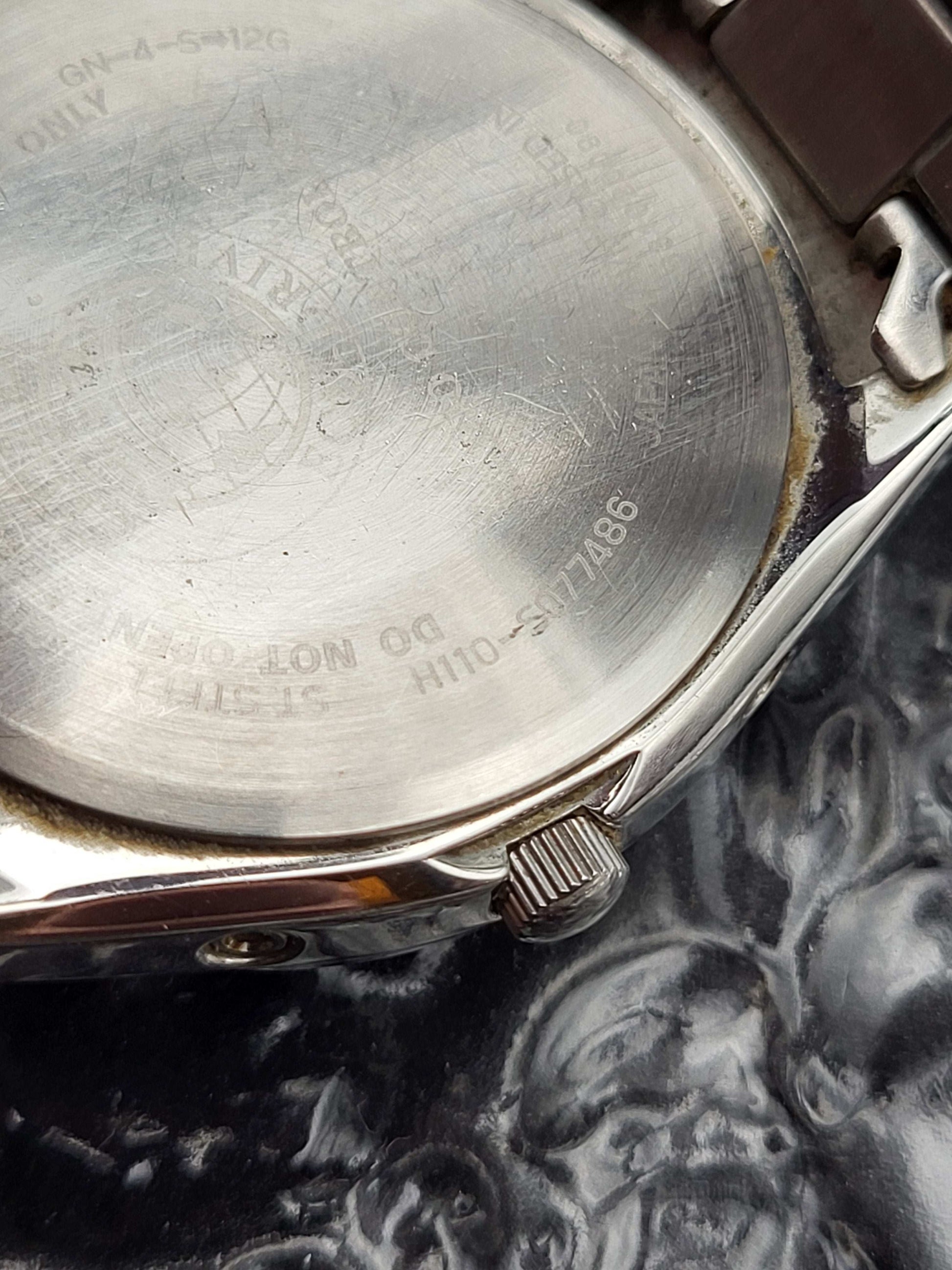 Citizen Eco-Drive Solar - Ref. H110-S077486 - Datum - JDM