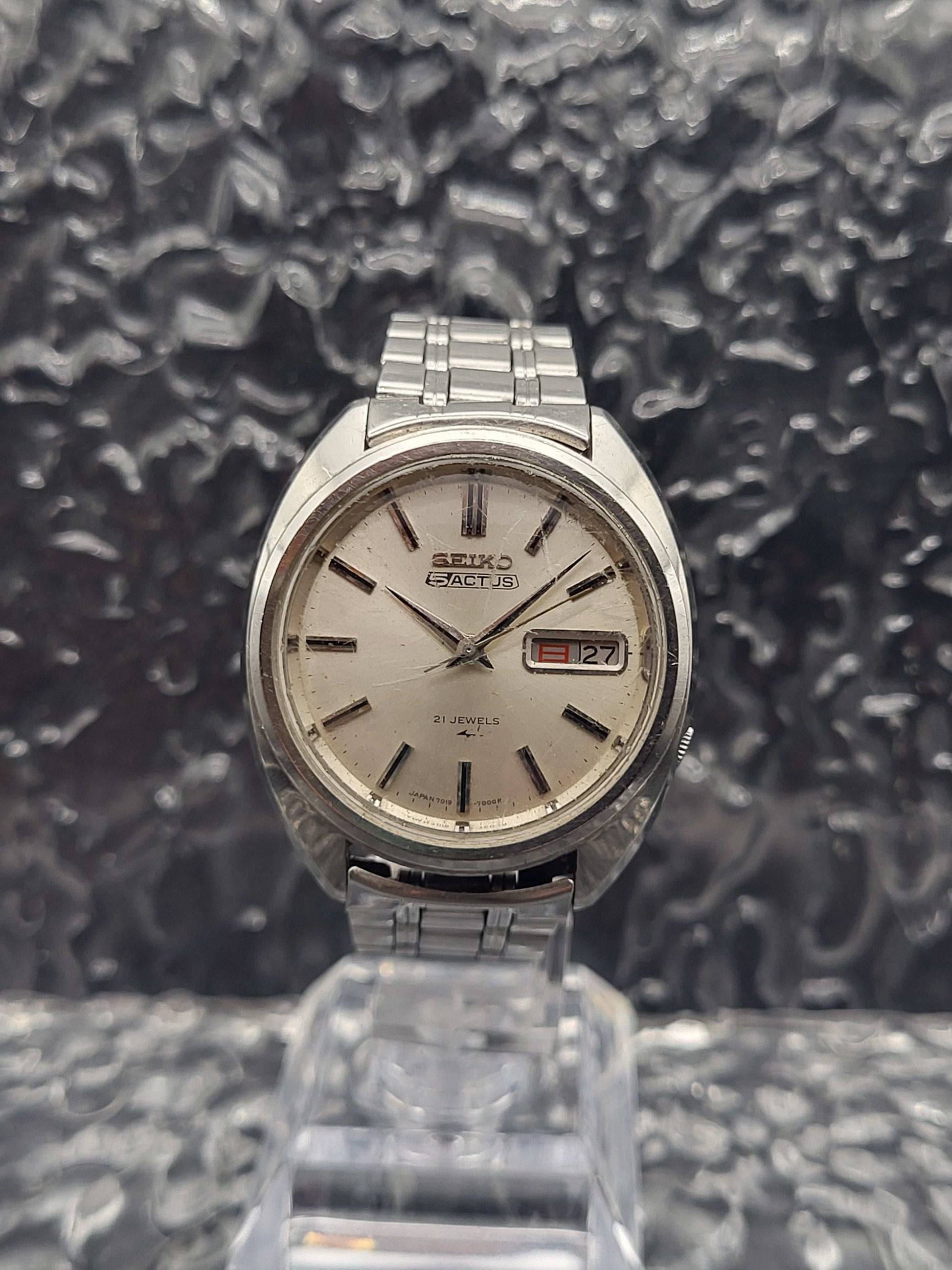 Seiko 5 Actus - Ref. 7019-7070 - JDM Kanji Dag Datum