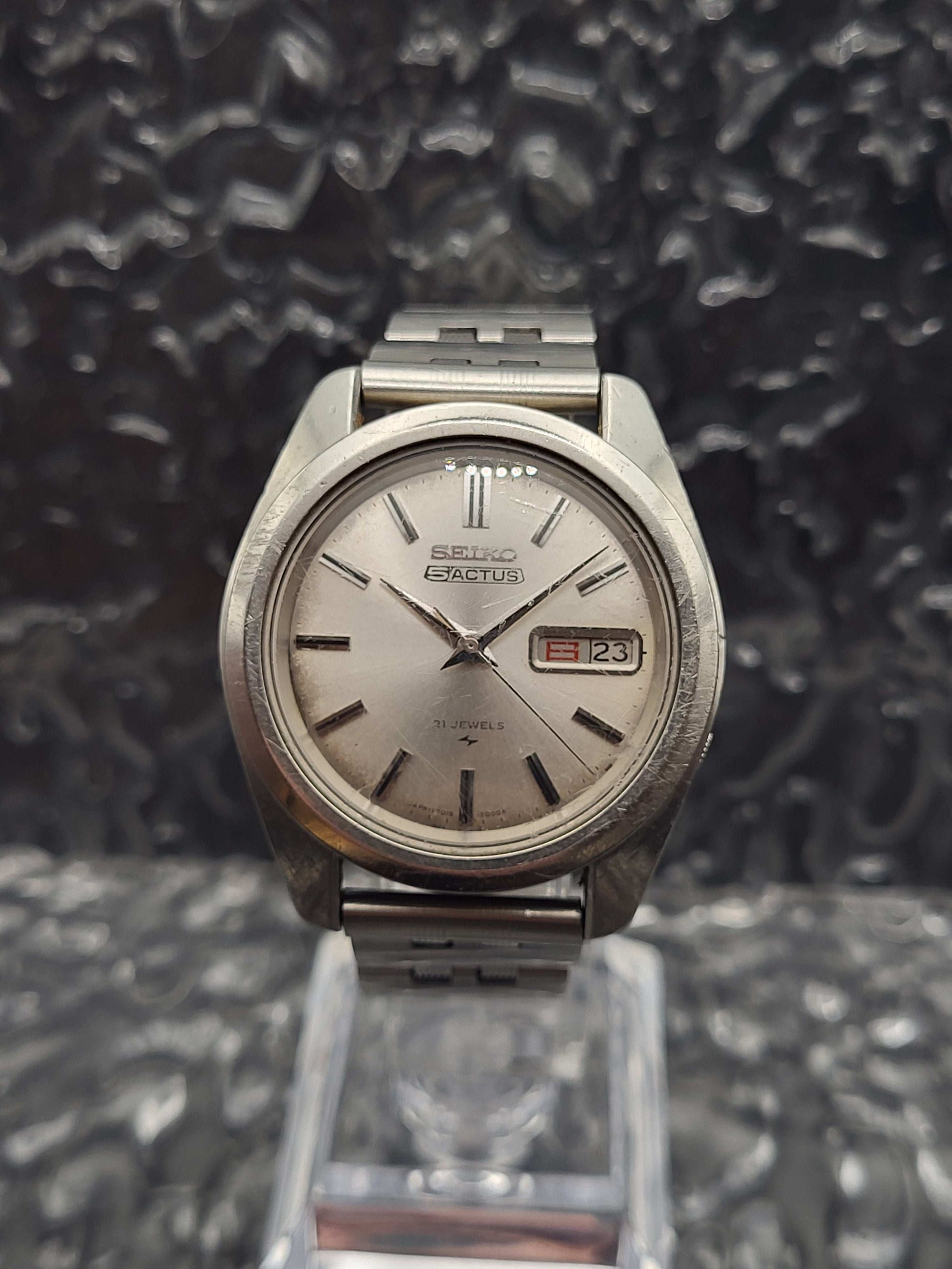 Seiko 5 Actus - Ref. 7019-7040 - Kanji Dag Datum