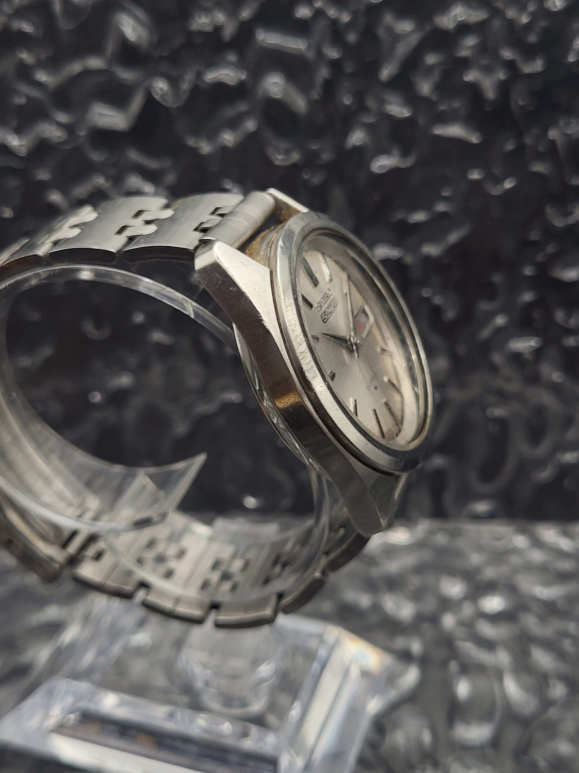Seiko 5 Actus - Ref. 7019-7040 - Kanji Dag Datum