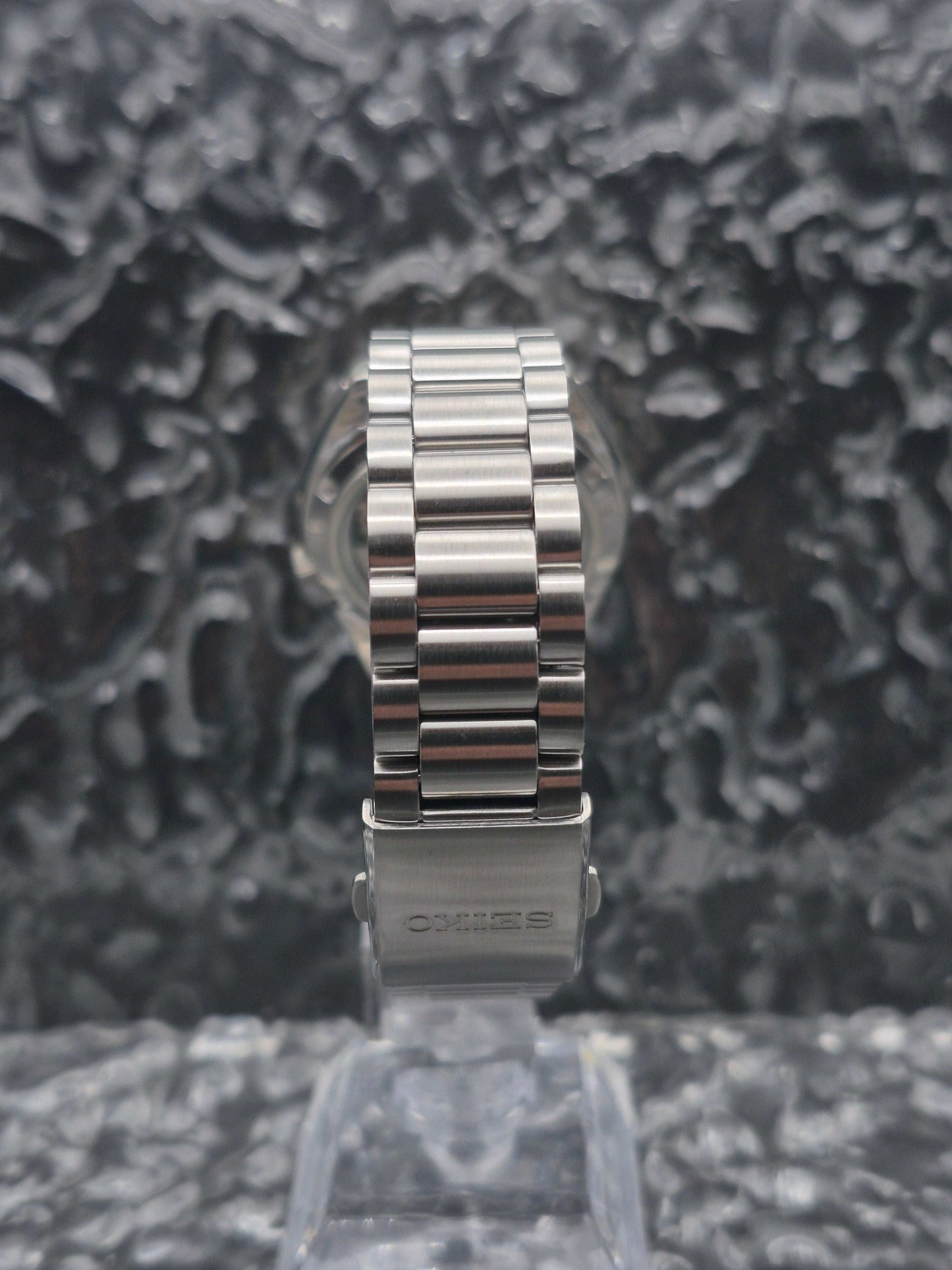 Seiko 5 Sports Ref. SRPL59K1 - 4R36-15M0 Full Set Gold Dial Automatic - Red Robin Watches