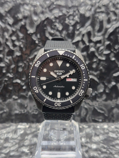 Seiko 5 Sports Ref. SRPD65K1 - 4R36-07G0 Black Case Automatic - Red Robin Watches