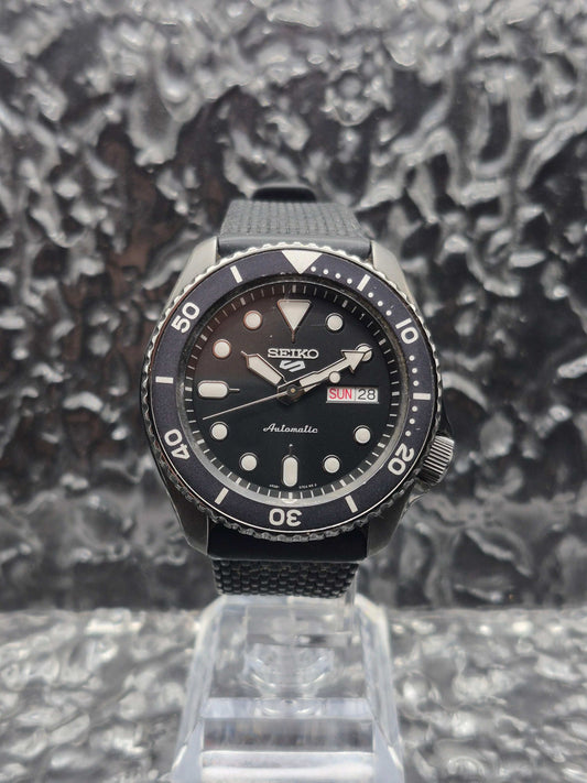 Seiko 5 Sports Ref. SRPD65K1 - 4R36-07G0 Black Case Automatic - Red Robin Watches