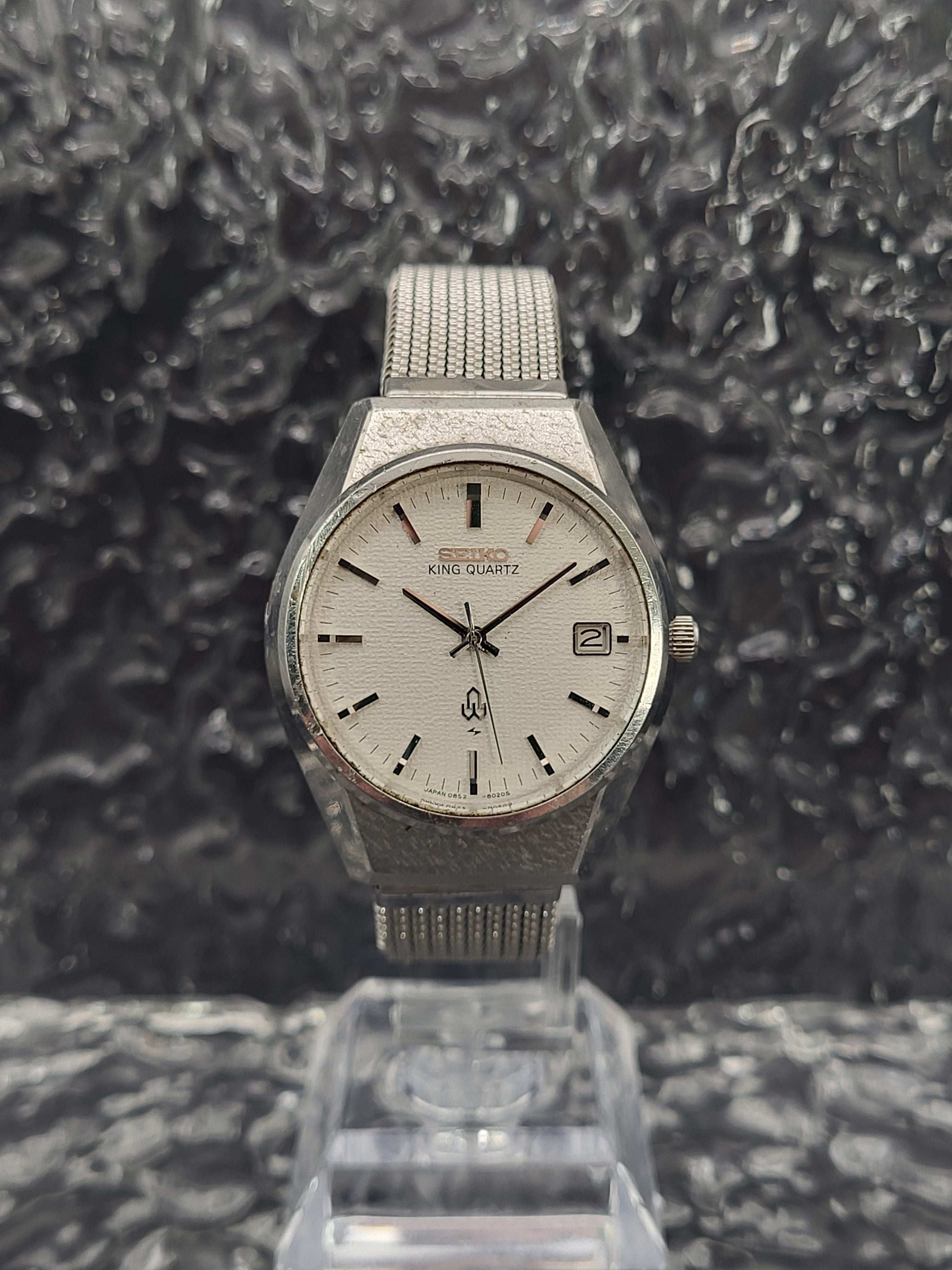 Seiko King Quartz - Ref. 0852-8025 - Textuur Kast en Wijzerplaat - Red Robin Watches