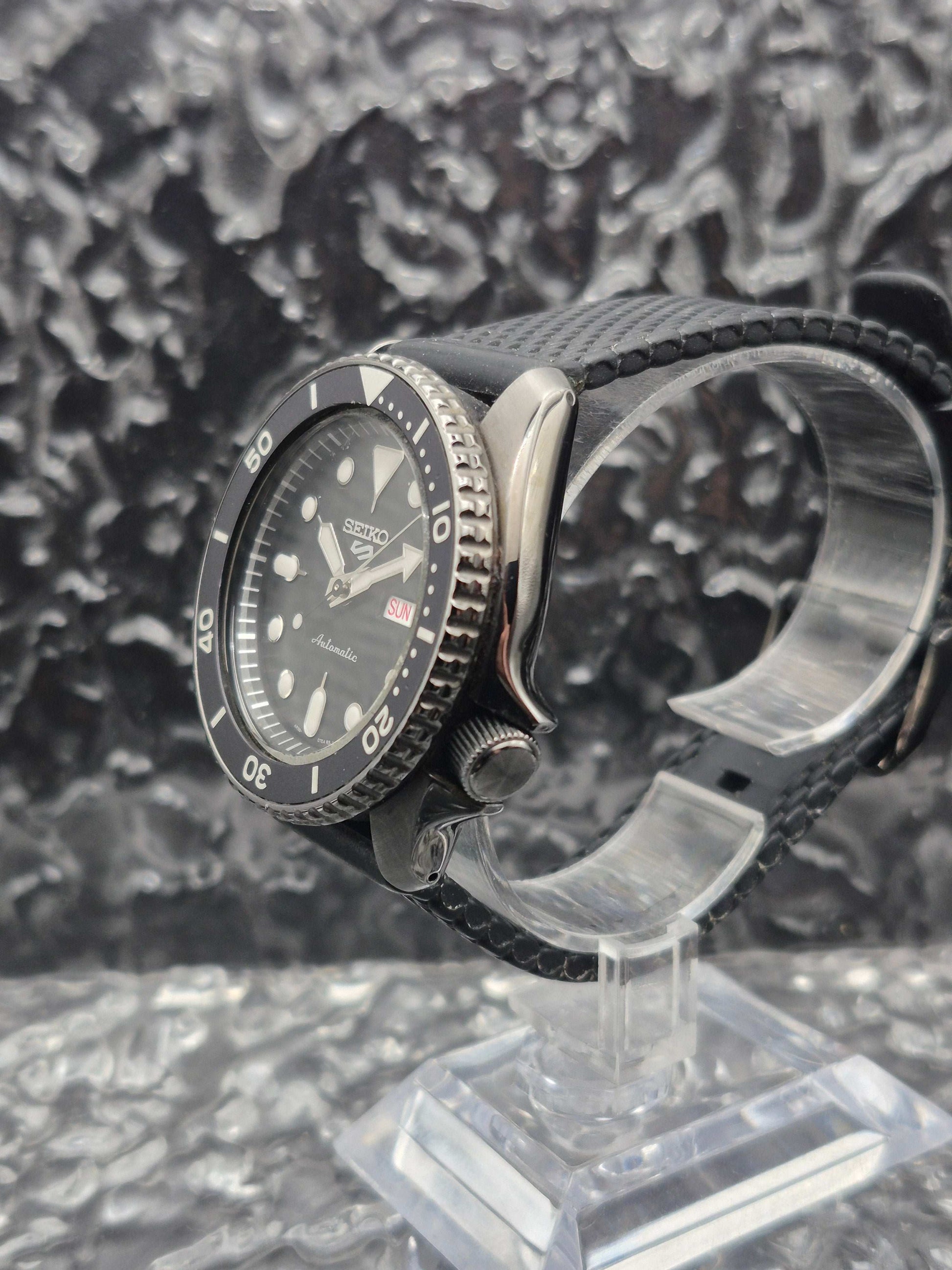 Seiko 5 Sports Ref. SRPD65K1 - 4R36-07G0 Black Case Automatic - Red Robin Watches