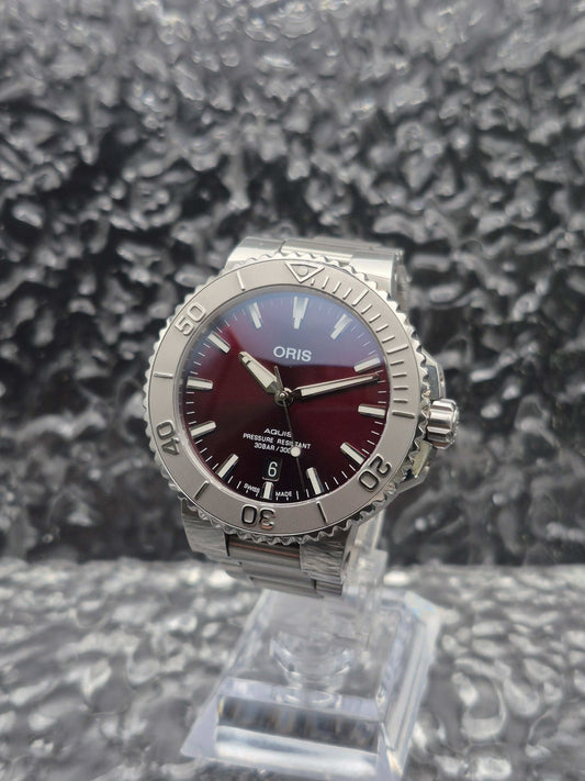 Oris Aquis 'Cherry' Ref. 01 733 7766 4158 Full Set 41.5mm - Red Robin Watches
